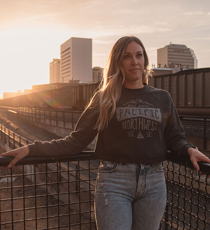 2022 09 01 PNW FALL MOCKUP HOOODIE CROP ALLGOOD TOWNSEND LIFESTYLE